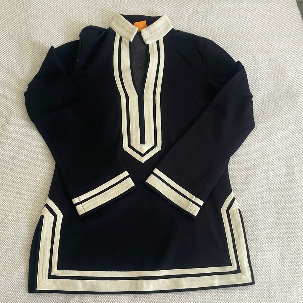 Tory Burch “Tory Tunic” in black and white knit